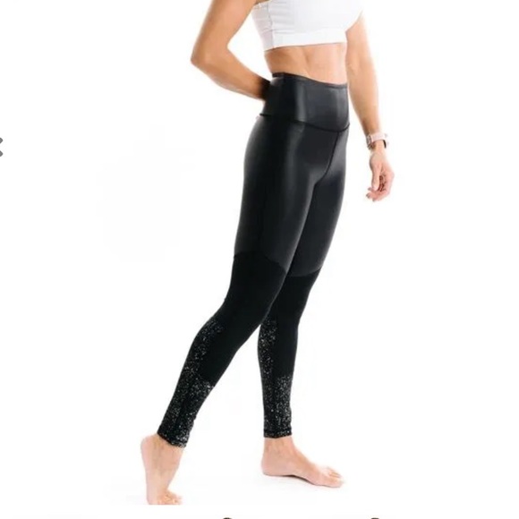 NWT* Zyia Black Reflective Metallic Light n Tight Hi-rise 7/8 24" - Picture 9 of 10